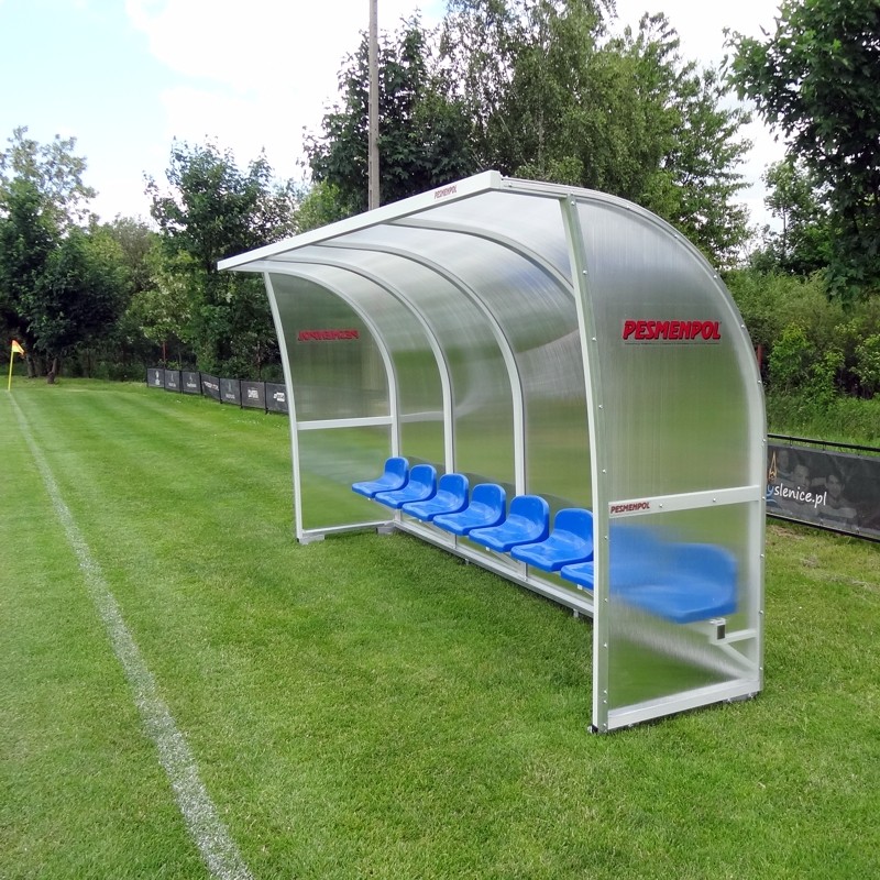 Shelter for substitutes with cellular polycarbonate cover