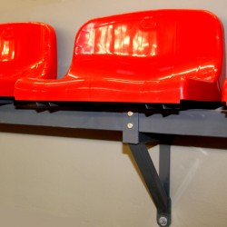 Seat with medium backrest, mounted on the steel structure