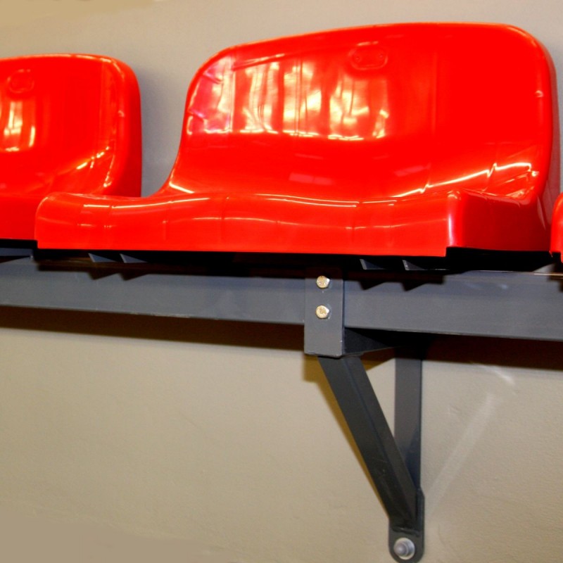 Seat with medium backrest, mounted on the steel structure