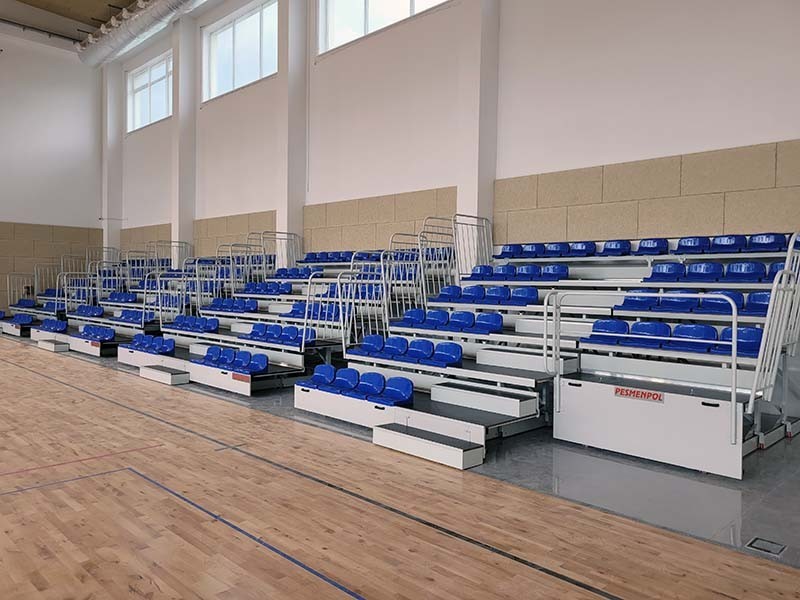 6-row telescopic tribune...