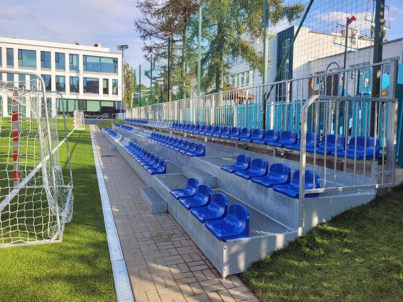 3-row stationary tribune...