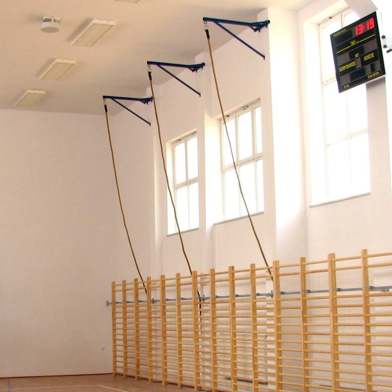 Wallmounted bracket for fixing climbing rope