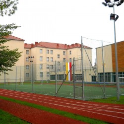 Set of elements for the installation of protective nets on outdoor playgrounds