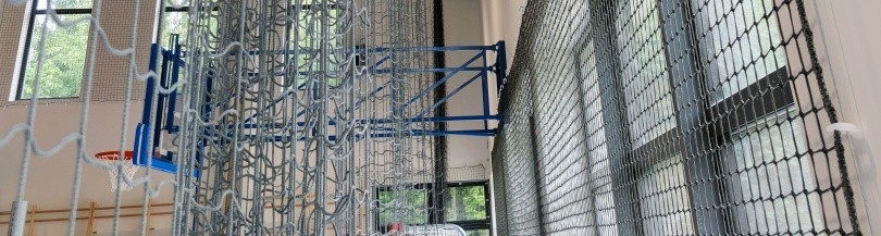 Protective nets and structures for fixing nets in halls and sports fields
