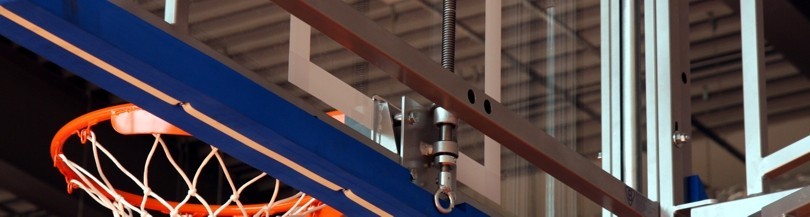 Manual or electric basketball backboard height adjustment mechanism